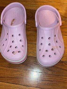 CROCS women’s size 8 Pink / purple